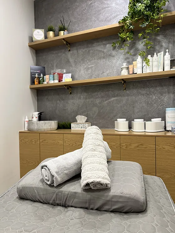 Maris Põldmaa Sugaring - Koge professionaalset sugaring karvaeemaldust Tartu südalinnas – looduslik, nahasõbralik ja tõhus viis soovimatutest karvadest vabanemiseks. Oleme salongis pühendunud ainult ühele teenusele – suhkruepilatsioonile. Tänu 12-aastasele kogemusele, kirele oma töö suhtes ja pidevale enesetäiendusele tagame igale kliendile maksimaalselt meeldiva kogemuse ja kauapüsiva tulemuse.